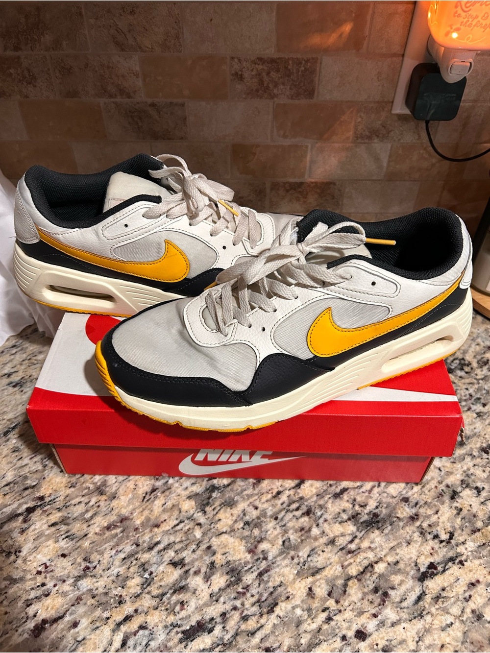 Nike Men’s Air-Max Sneakers in White, Navy & Yellow Men’s Size 11
